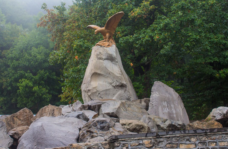 Скульптура орла