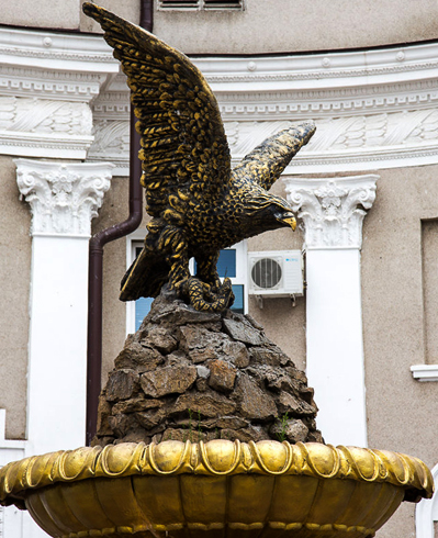 Скульптура орла в Минеральных Водах