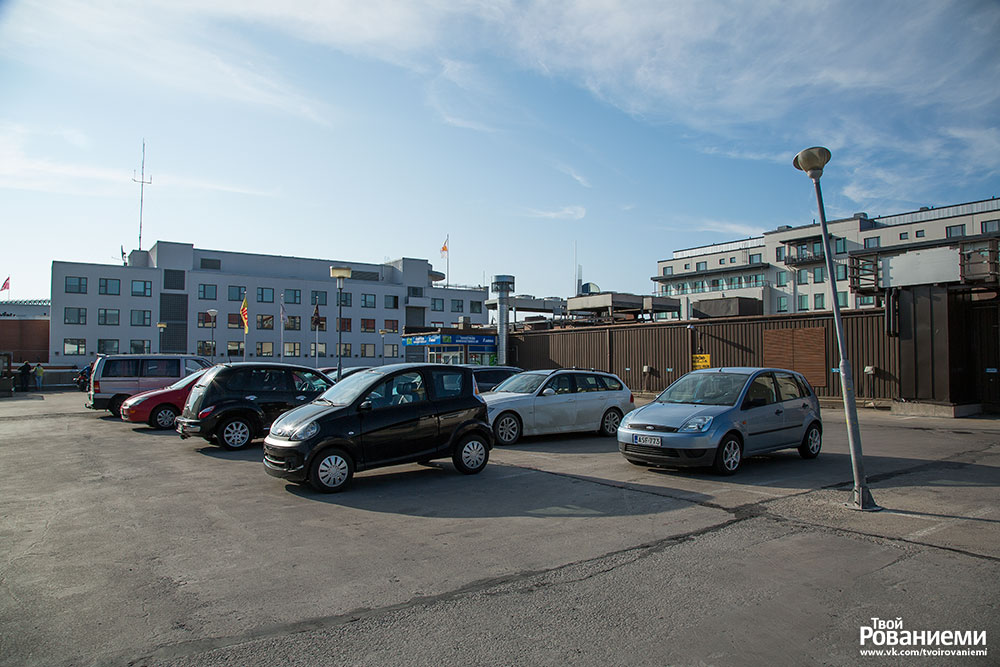 Места для бесплатной парковки над кафе Кофихаус.