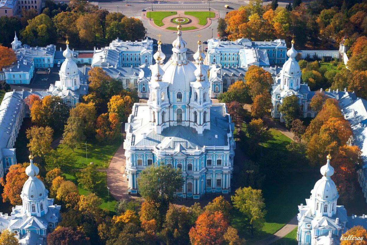 e6yx8v1Kf3c Смольный монастырь в Санкт-Петербурге.