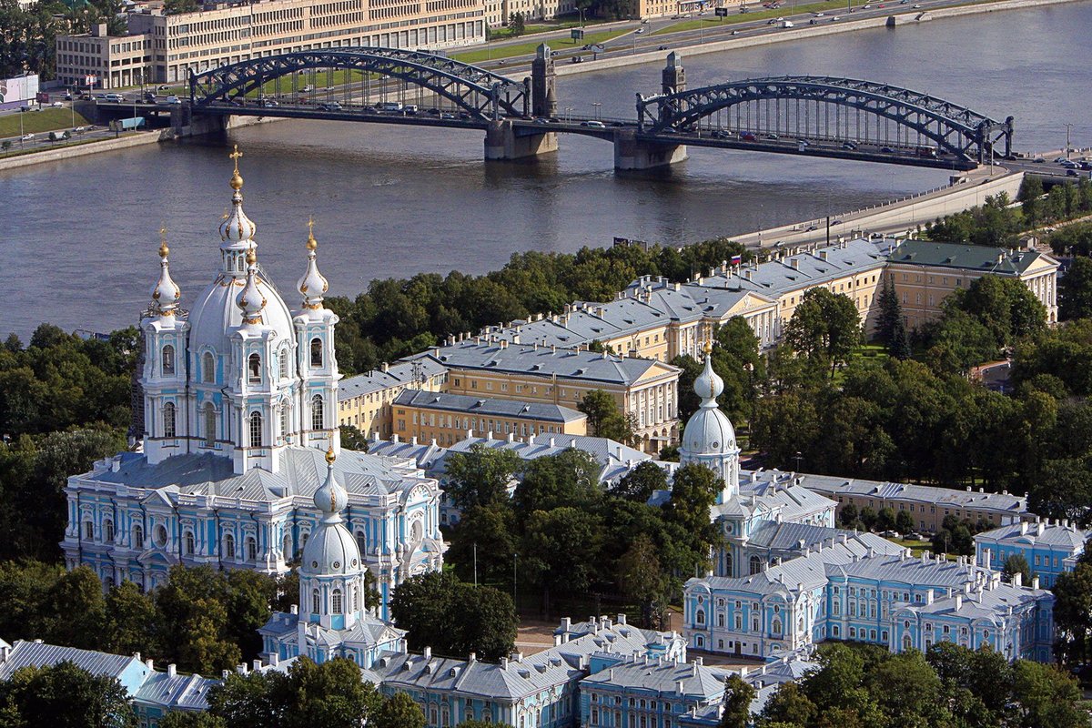 GEy4hbCcDQ0 Смольный монастырь в Санкт-Петербурге.